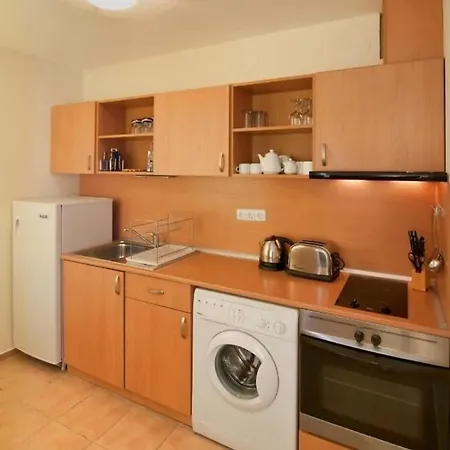 Inviting Modern 1-Bed Apartment In Sveti Vlas شقة